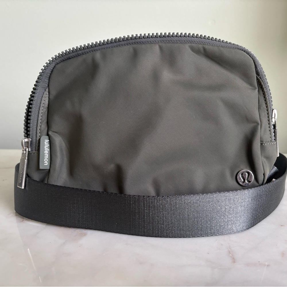 EUC Lululemon belt bag!
